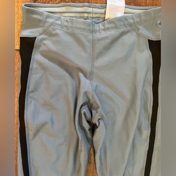 Nike fit dry Womens crop pants/bike shorts 2 pairs Sz small 4/6 FitDry - Picture 3 of 11